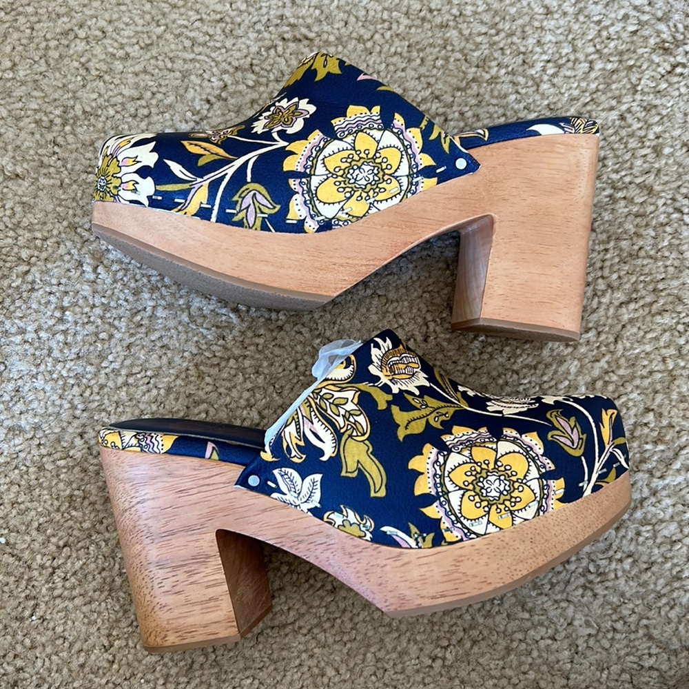 Charlotte Stone Marlo in Thistle Size 6